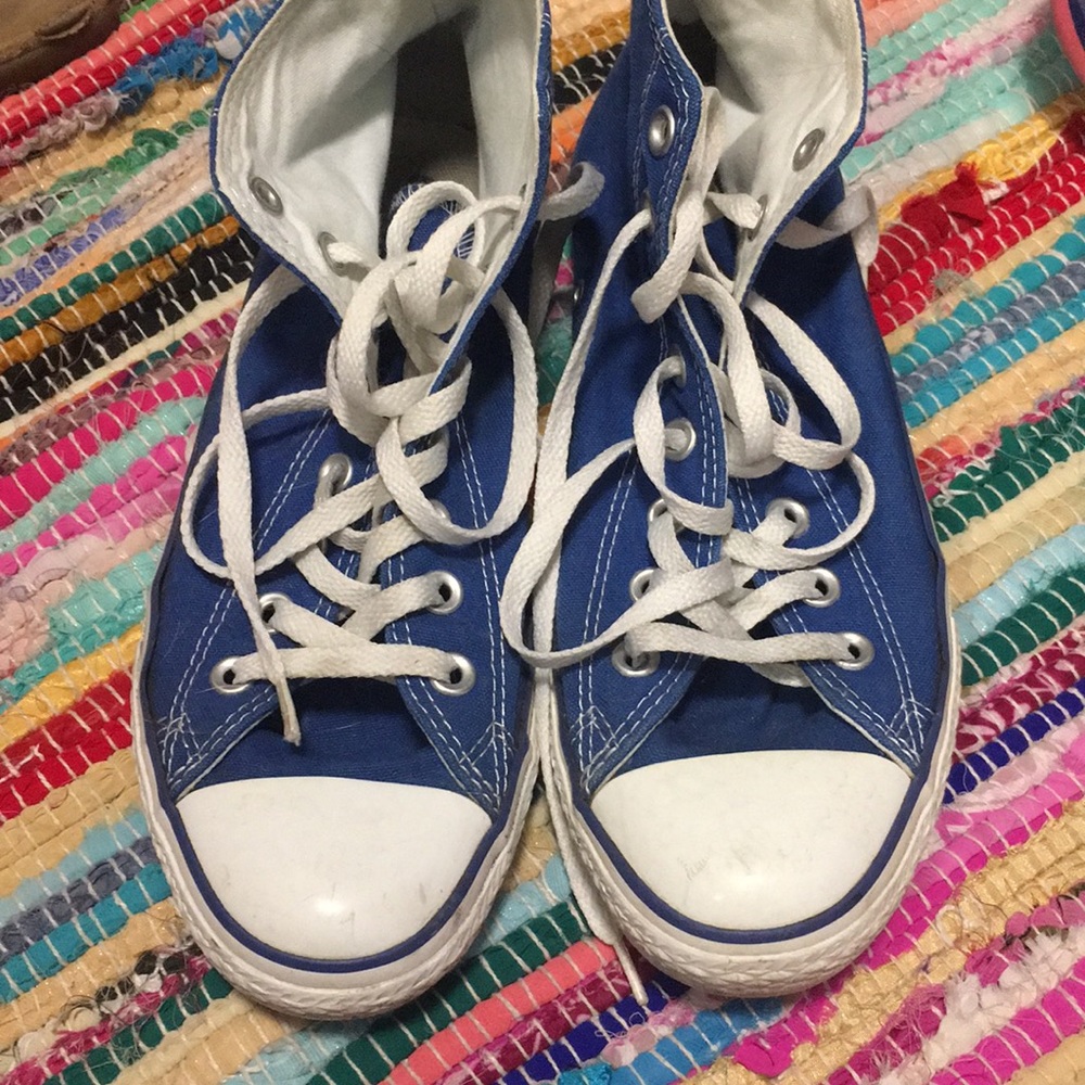 Blue Converses Men’s 7 (fits women’s 10)